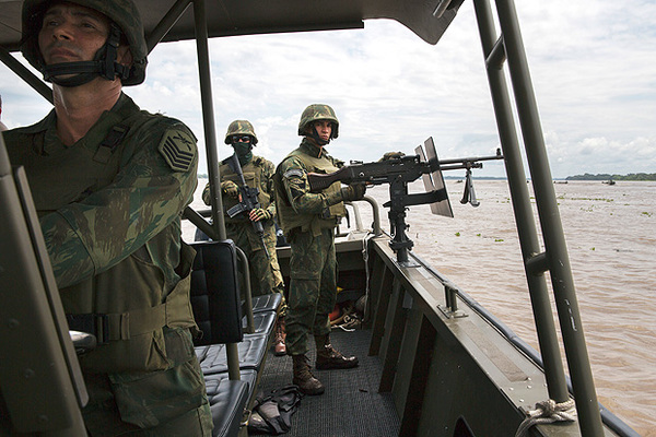 Bolsonaro autoriza envío de Ejército para combatir deforestación en Amazonía