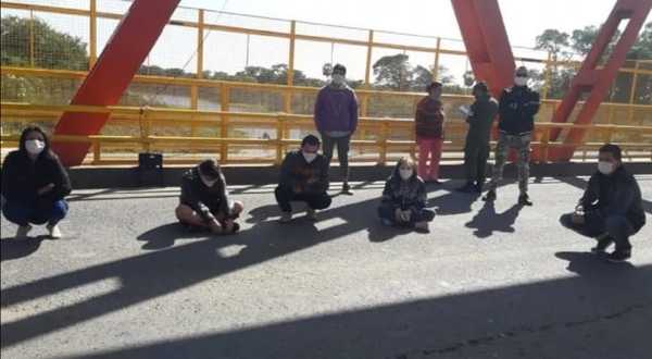 Argentinos cierran frontera en Puerto Falcón | Noticias Paraguay