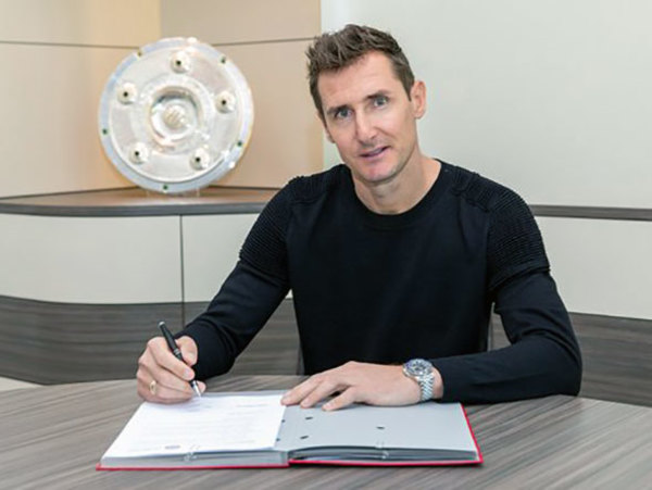Miroslav Klose será asistente técnico de Hansi Flick