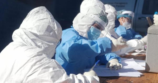 Casos de covid-19 aumentan en personas jóvenes menores de 30 años
