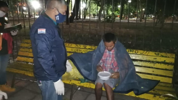 SEN y Policía Nacional asisten a 35 personas en condición de calle