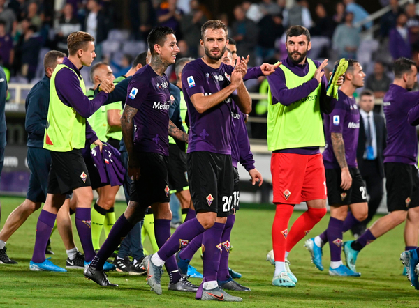 Fiorentina confirma tres casos de Covid-19 positivo en su plantel