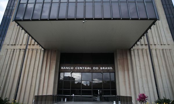 Brasil recorta tasa de interés más de lo esperado a mínimo récord de 3%