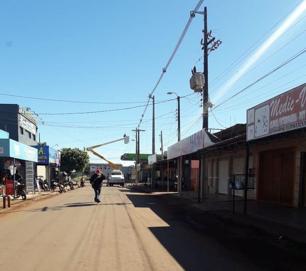 ANDE reemplaza conductores en barrio Obrero de Pedro Juan Caballero - Nacionales - ABC Color