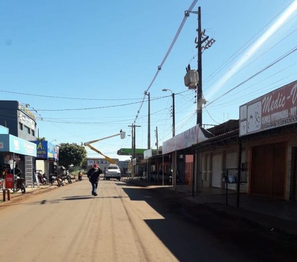 Ande reemplaza conductores en barrio Obrero