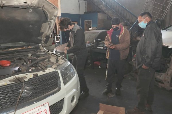Mecánicos ya están con motor a full laburando | Crónica
