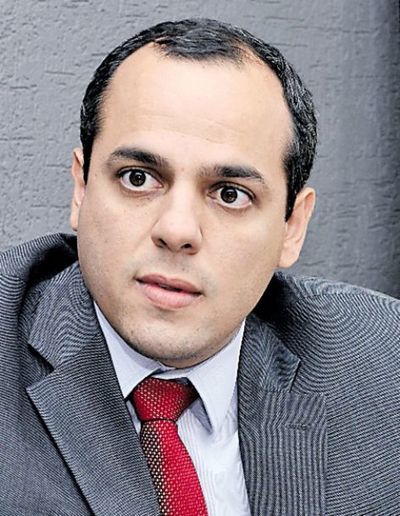Contralor quiere entregar DD.JJ. pero en fotocopias - Política - ABC Color