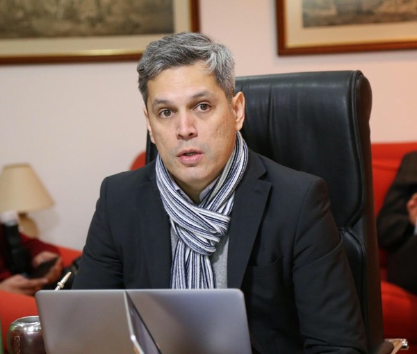 Las compras públicas deben priorizar la producción local, afirma viceministro de Hacienda