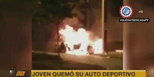 Joven incinera su deportivo para llamar "la atención de sus padres"