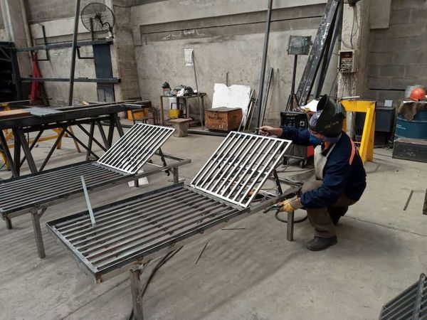 Industria metalúrgica paraguaya puede proveer 100 camas hospitalarias por día. - .::RADIO NACIONAL::.
