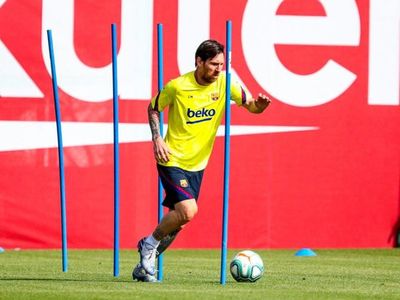 La plantilla vuelve a entrenarse tras 56 días de confinamiento