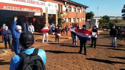 Profesionales de blanco reclaman desidia del Ministerio de Salud