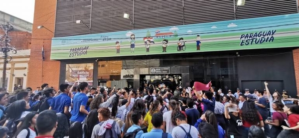 HOY / Educación en Paraguay: Pros y contras de clases virtuales y consecuencias de la interrupción en aprendizaje.