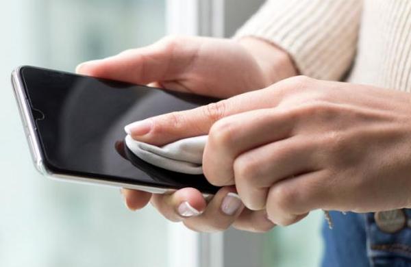 La razón por la que debes limpiar tu teléfono móvil todos los días - SNT