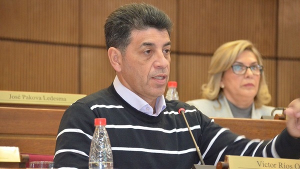 Senador afirma que medios de comunicación dejaron de insistir con los recortes cuando se incluyó la eliminación del pago de publicidad