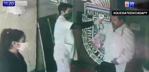Concejal objeta protocolo sanitario y rocía a funcionario | Noticias Paraguay
