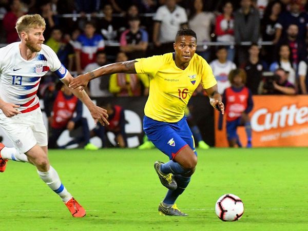 Enorme gesto de Antonio Valencia