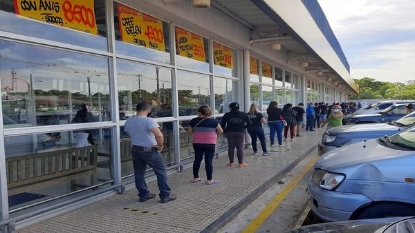 “Un grupo se llevó la plata del pueblo y al campo no va nada”
