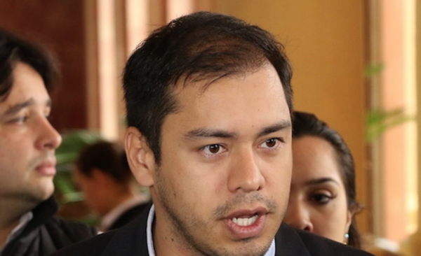 HOY / Afirma que seguirá firme en el cargo y que luchará contra la mafia