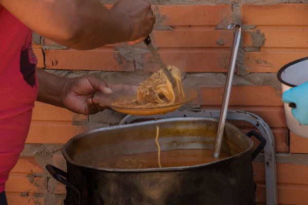 Olla popular en Limpio: “La semana que viene paramos por falta de víveres”