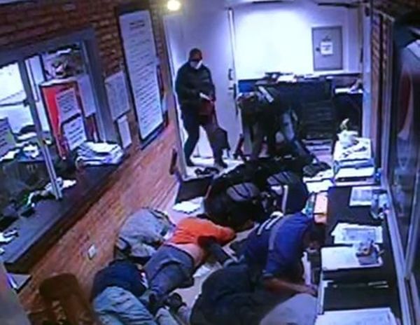 Cinco malvivientes asaltan planta de bebidas y roban unos G. 500 millones - Nacionales - ABC Color