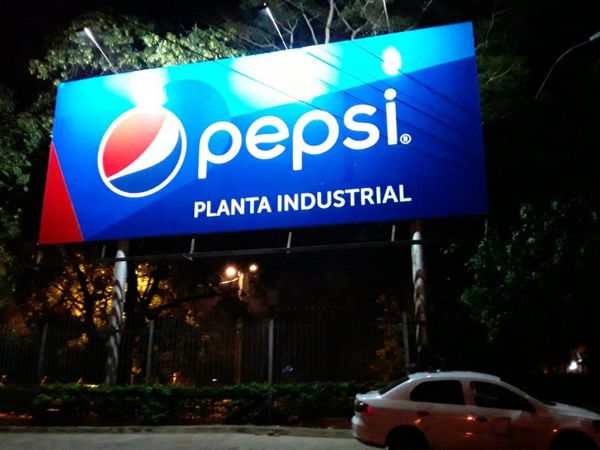 Hombres armados asaltan planta de bebidas en San Antonio