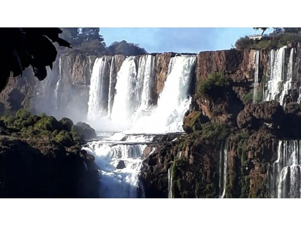 Las cataratas del Yguazú afectadas por poco caudal y falta  de turistas