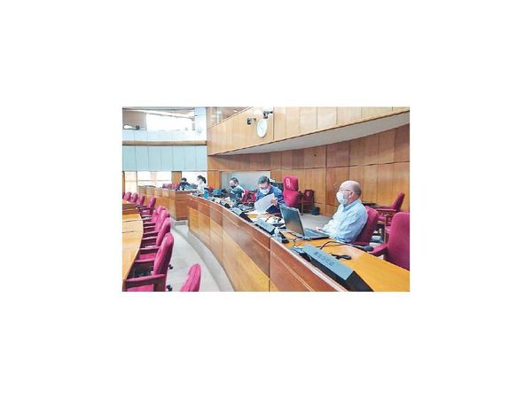 Blas Llano cancela una licitación para compra de obsequios