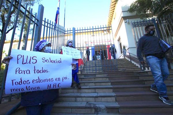 Se manifestaron por aumento salarial
