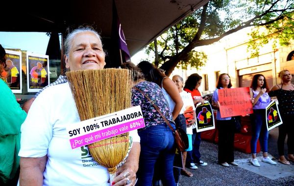Domésticas piden más celeridad al Gobierno y al IPS para el pago de subsidios - Nacionales - ABC Color