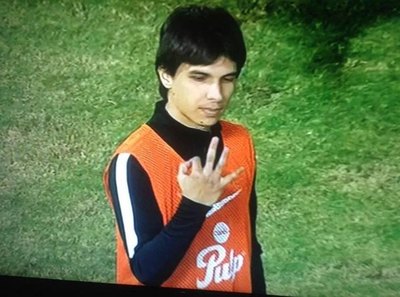 Zeballos habló sobre los tres dedos y la 'grosería' de los hinchas de Cerro