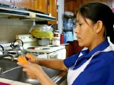 Trabajadoras domésticas piden al gobierno insistir en el seguro para afectadas por pandemia - Contacto Ciudadano - ABC Color
