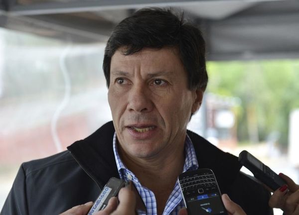 Harms pide más liderazgo y mano dura a Marito para evitar las sobrefacturaciones en las compras - Nacionales - ABC Color