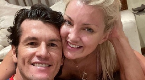 Nelson Haedo y su esposa románticos en medio de la cuarentena