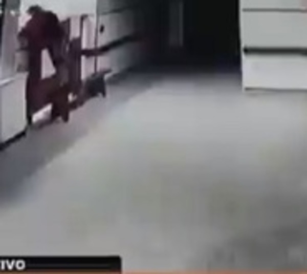 Atraparon al sujeto que habría entrado a robar al hospital de Caacupé - Paraguay.com
