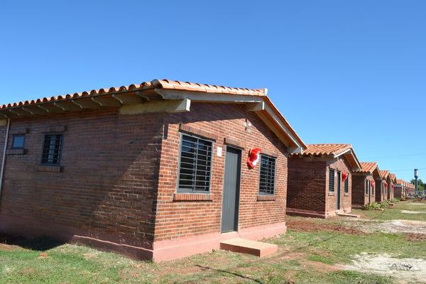Unas 15 familias recibieron viviendas propias en Misiones - Nacionales - ABC Color
