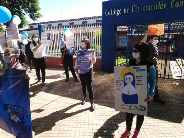 Padres de colegios privados siguen pidiendo el 50% de descuento en cuotas