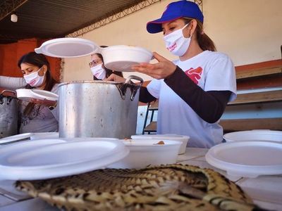 Grupos solidarios preparan ollas populares en Piribebuy - Nacionales - ABC Color