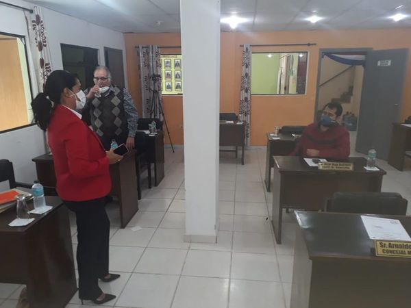 Concejales salvan a intendente de Villa Hayes