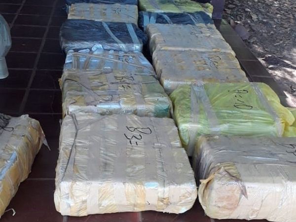 Misiones: Abandonan camioneta con casi 400 kilos de marihuana