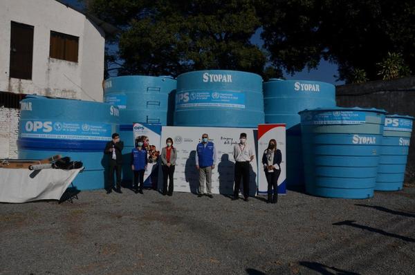 Tanques de agua recibidos por el MJ ayudarán a paliar la falta del líquido en centros penitenciarios y educativos - ADN Paraguayo