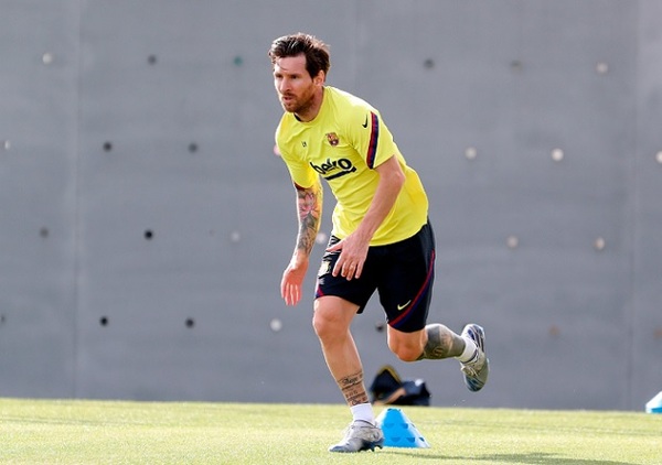 Sacarán amarilla al que escupa en la cancha