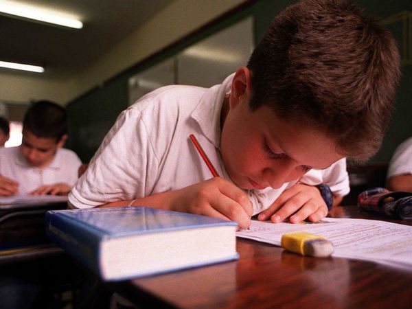 Padres insisten en exoneración del 50% de las cuotas