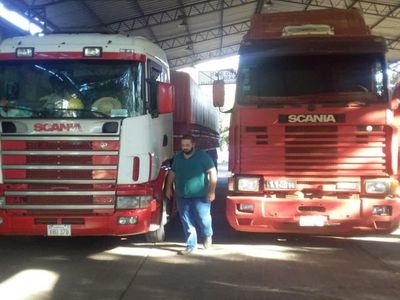 Requisan dos camiones por transportar contrabando - ABC en el Este - ABC Color