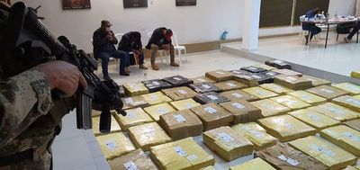 Camión interceptado por la Senad tenía 3.075 kilos de marihuana - Nacionales - ABC Color