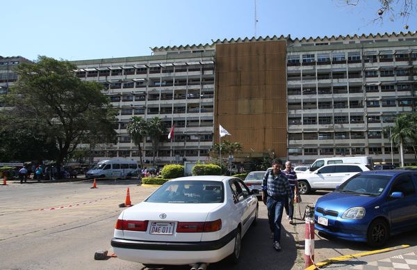 Diputados pedirán informes alIPS por compra de 2 minibuses