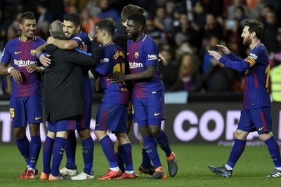 Barcelona reanuda entrenamientos y un jugador clave sufre lesión