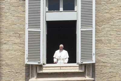 Papa Francisco pide solidaridad a la Unión Europea para combatir el virus