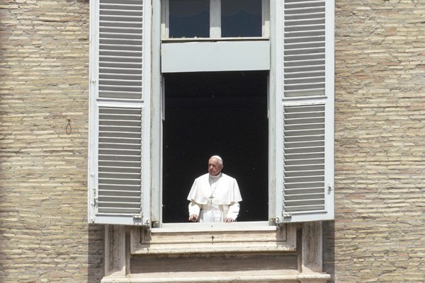 Papa Francisco pide solidaridad a la Unión Europea para combatir el virus