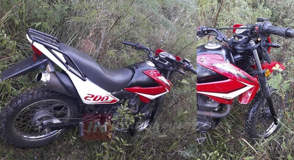 HALLARON MOTOCICLETA HURTADA ABANDONADA.